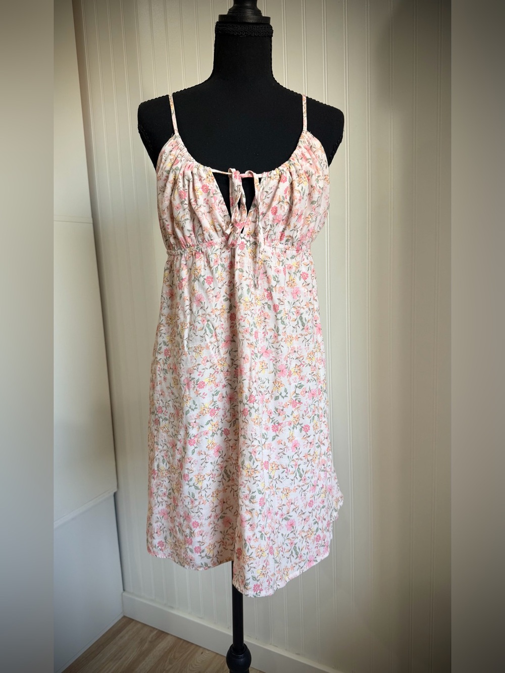 Floral Tie-Front flowy dress in Light Pink